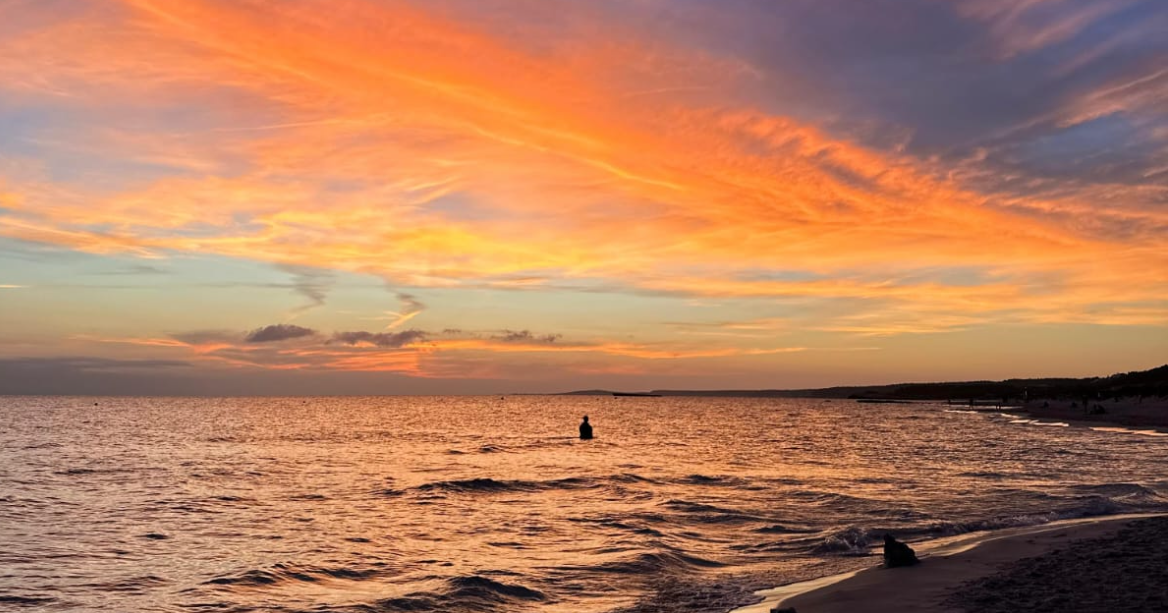 Manolo Jiménez - Atardecer donde el sol se funde con el mar
